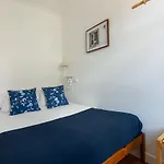White & Blue Vintage Home In Graca