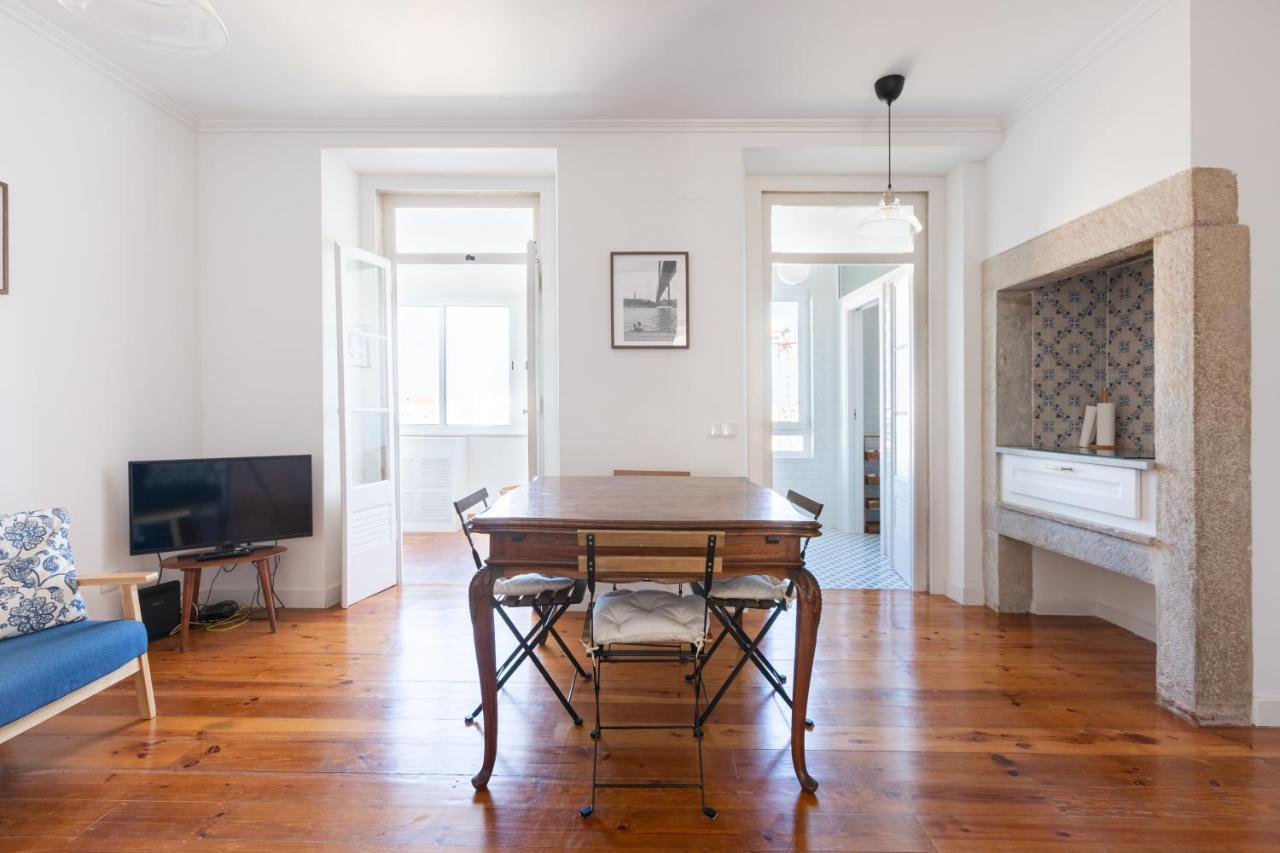Apartment White & Blue Vintage In Graca Lissabon